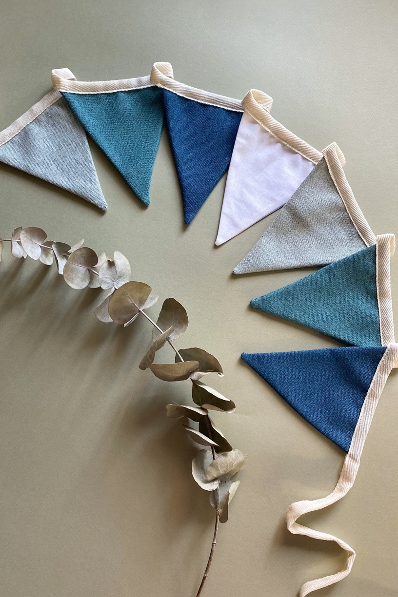 Флажки из плотного льна индиго/петроль/голубой/белый на хлопковой ленте