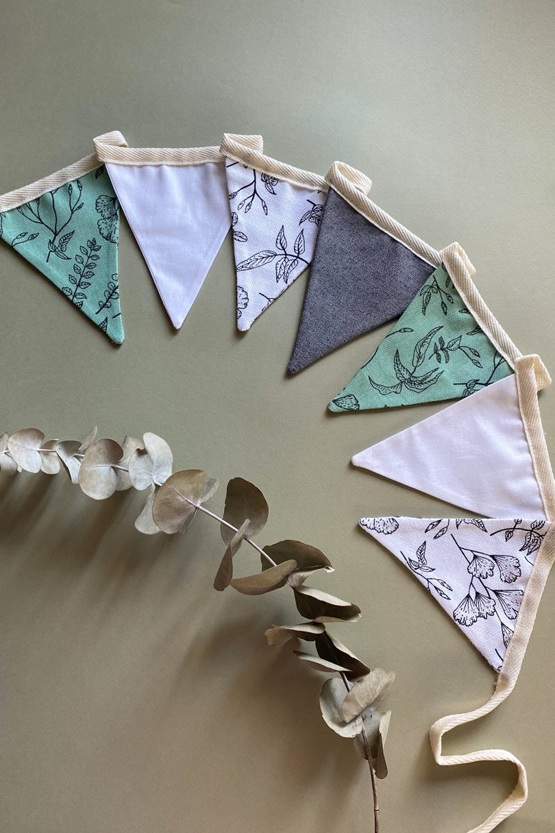 Флажки из плотного хлопка узоры/белый на хлопковой ленте