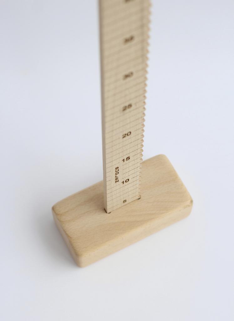 3*1: линейка для выравнивания низа изделий- портновская линейка- портновский утюжок