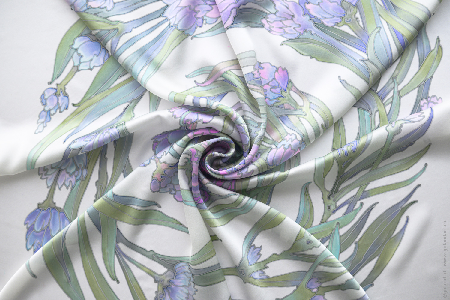 Платок «Лаванда». Ручная роспись на натуральном шёлке (атлас, 90х90 см).