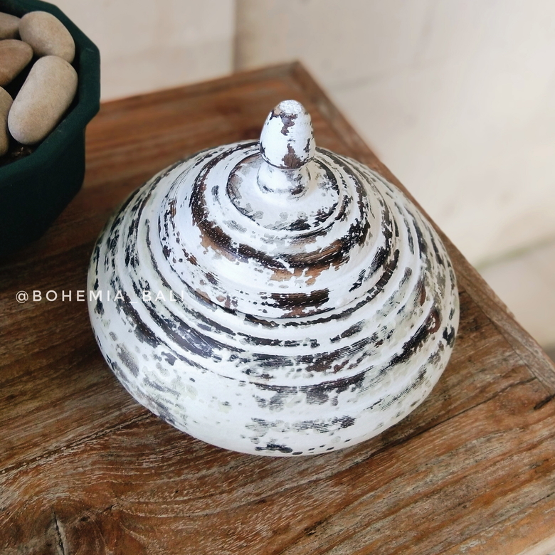 Круглая шкатулка с крышкой