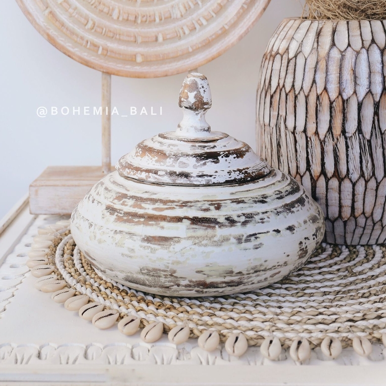 Круглая шкатулка с крышкой