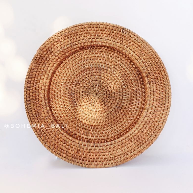 Декоративная тарелка из ротанга
