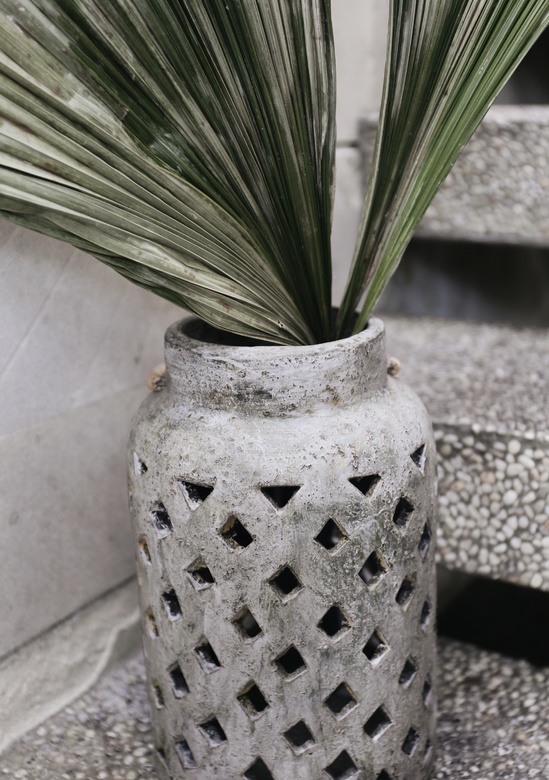 Ваза или подсвечник из керамики с плетеной ручкой