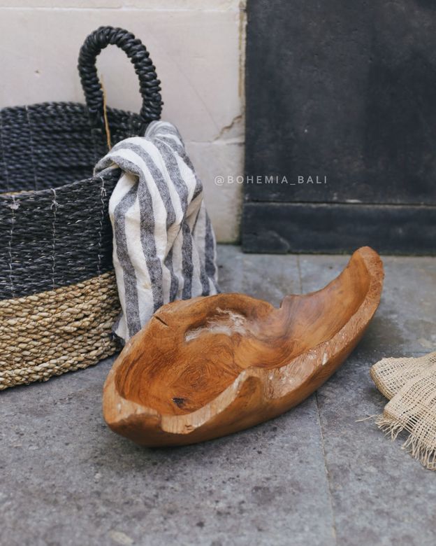 Блюдо из дерева тик