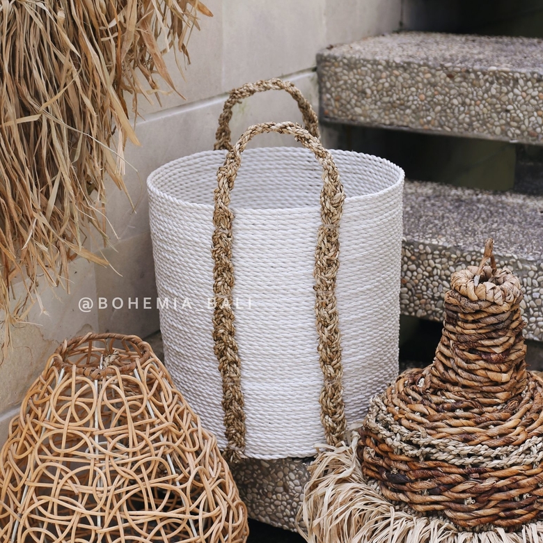 Корзина плетеная белая с бежевыми ручками