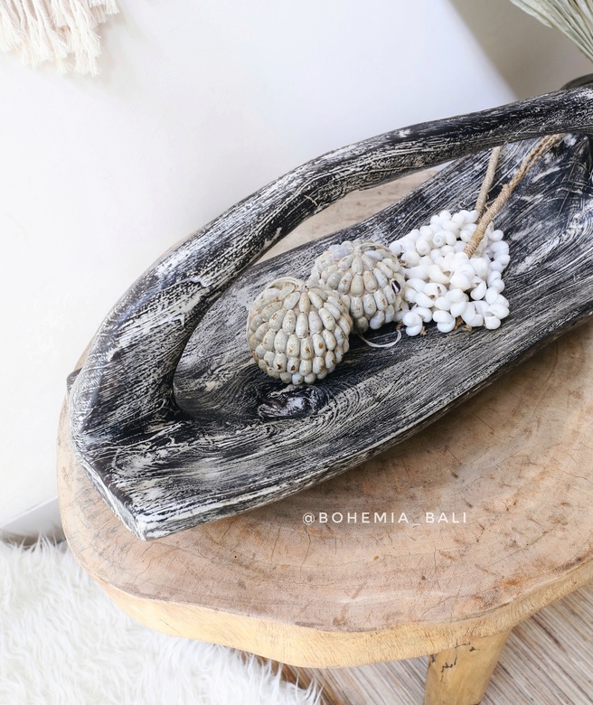 Ваза черная из дерева тик