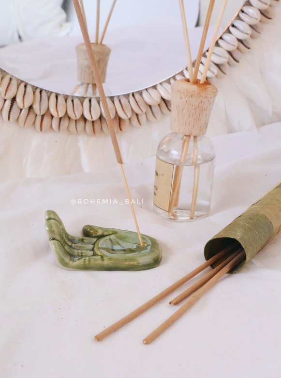 Подставка под благовония из керамики ладонь