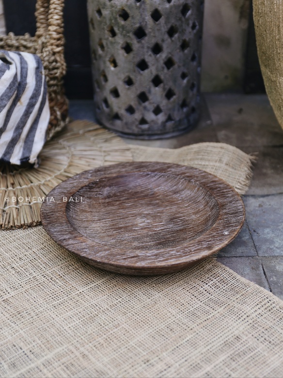 Тарелка из дерева