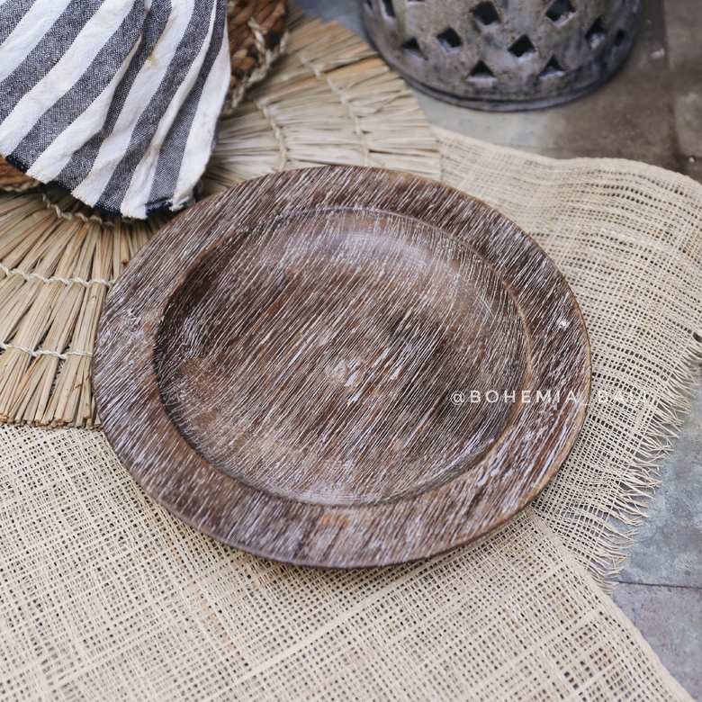 Тарелка из дерева