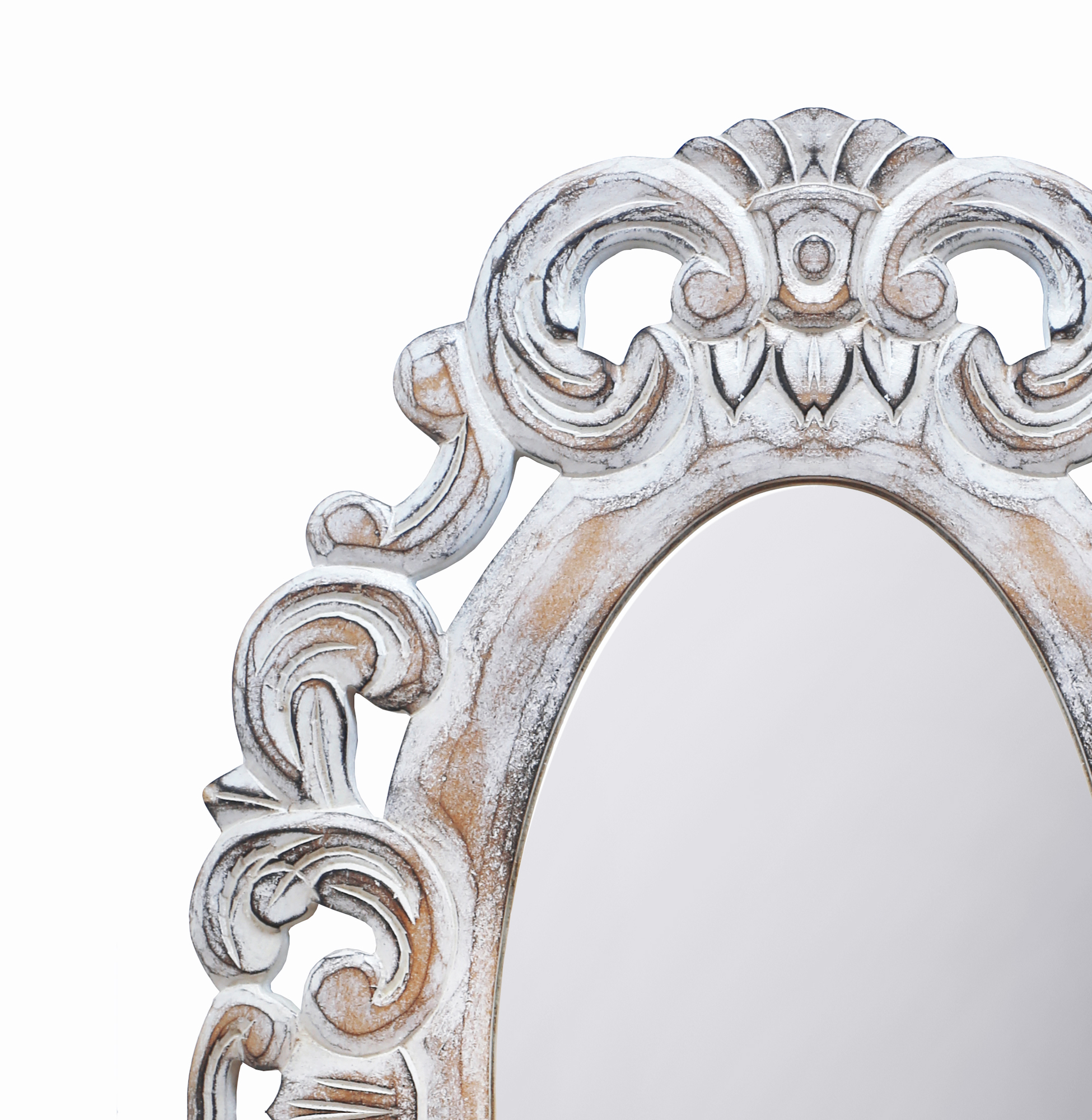 Зеркало в резной раме ручной работы