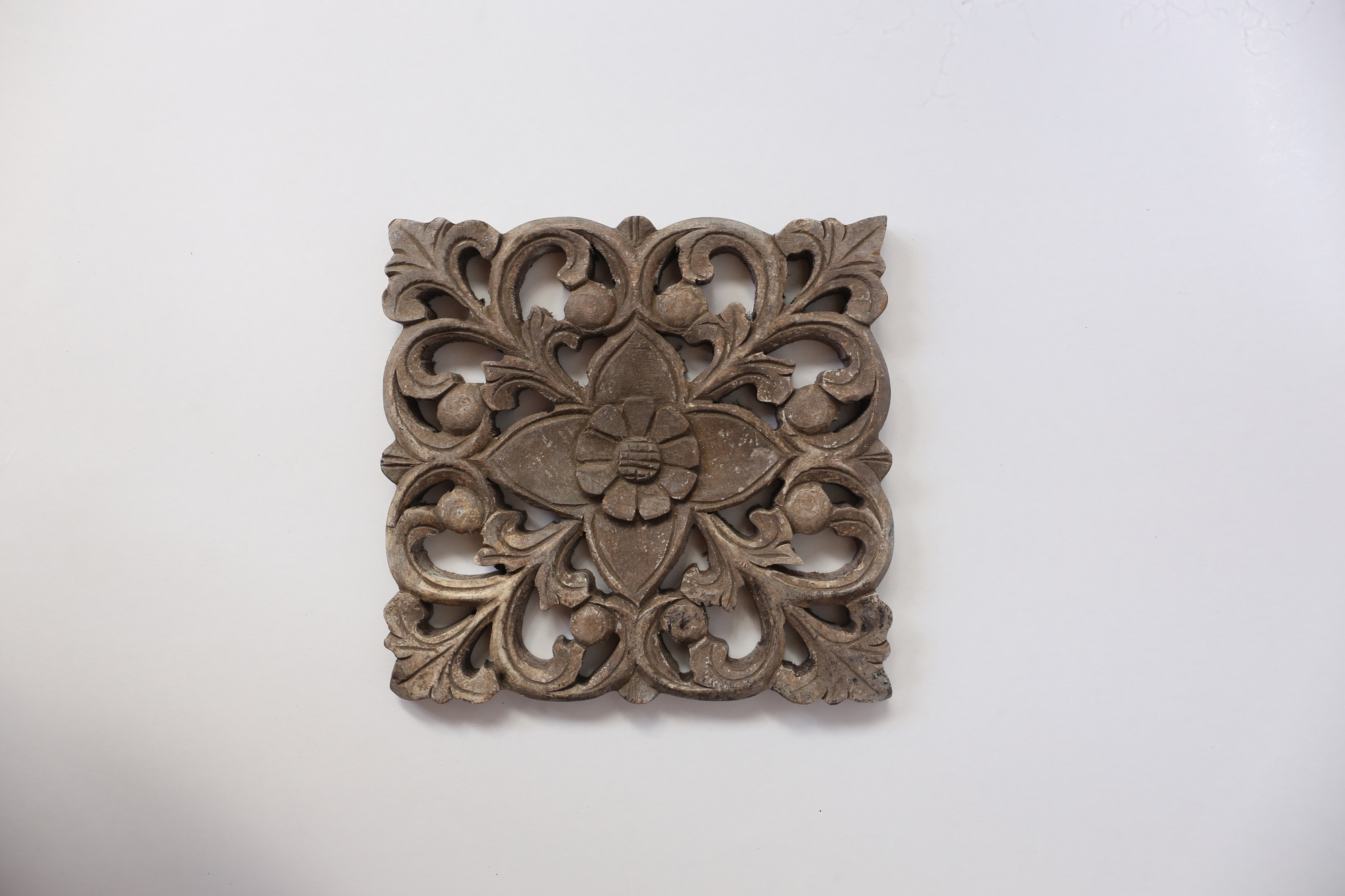 Резное панно из дерева ручная работа