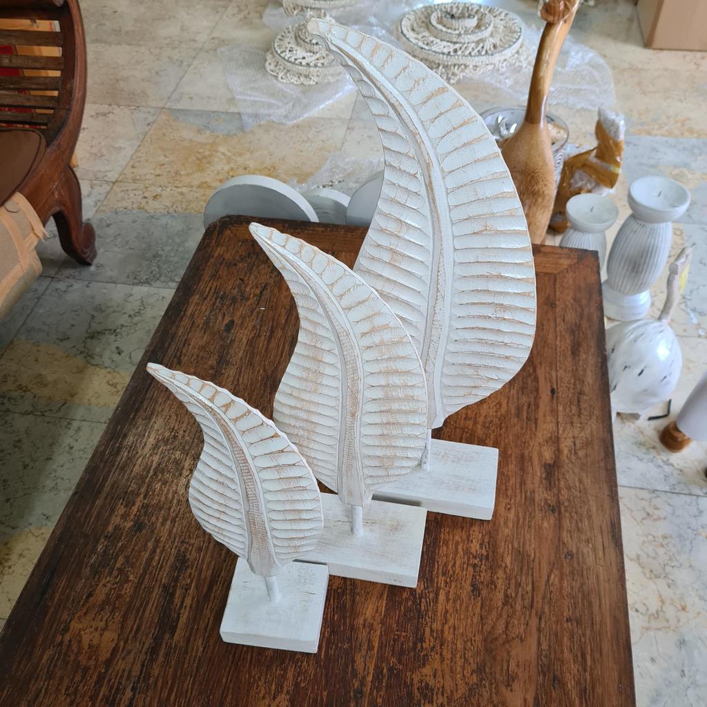 Перья белые