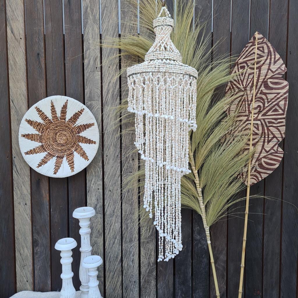 Люстра 6 беле ракушки 25х95