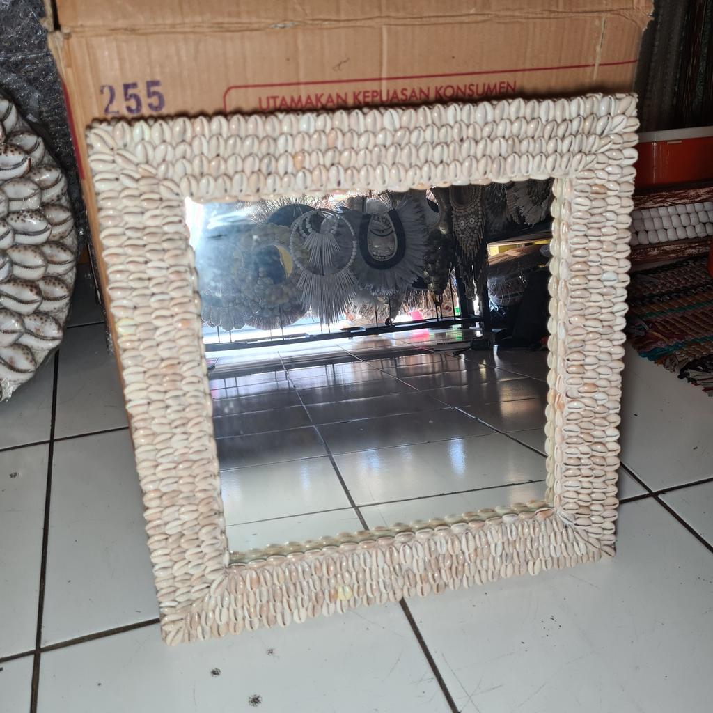 Зеркало 86 Ракушки квадратное 40х40