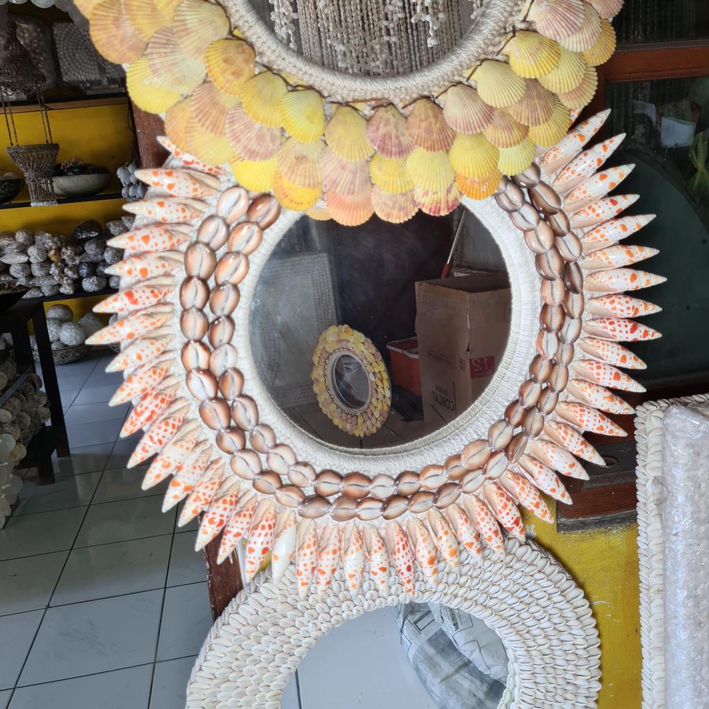 Зеркало 90 Ракушки розовые острые Д46