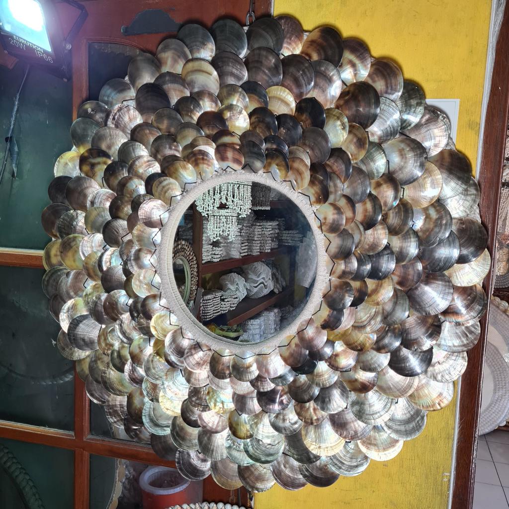 Зеркало 117 Ракушки круглые темные Д75