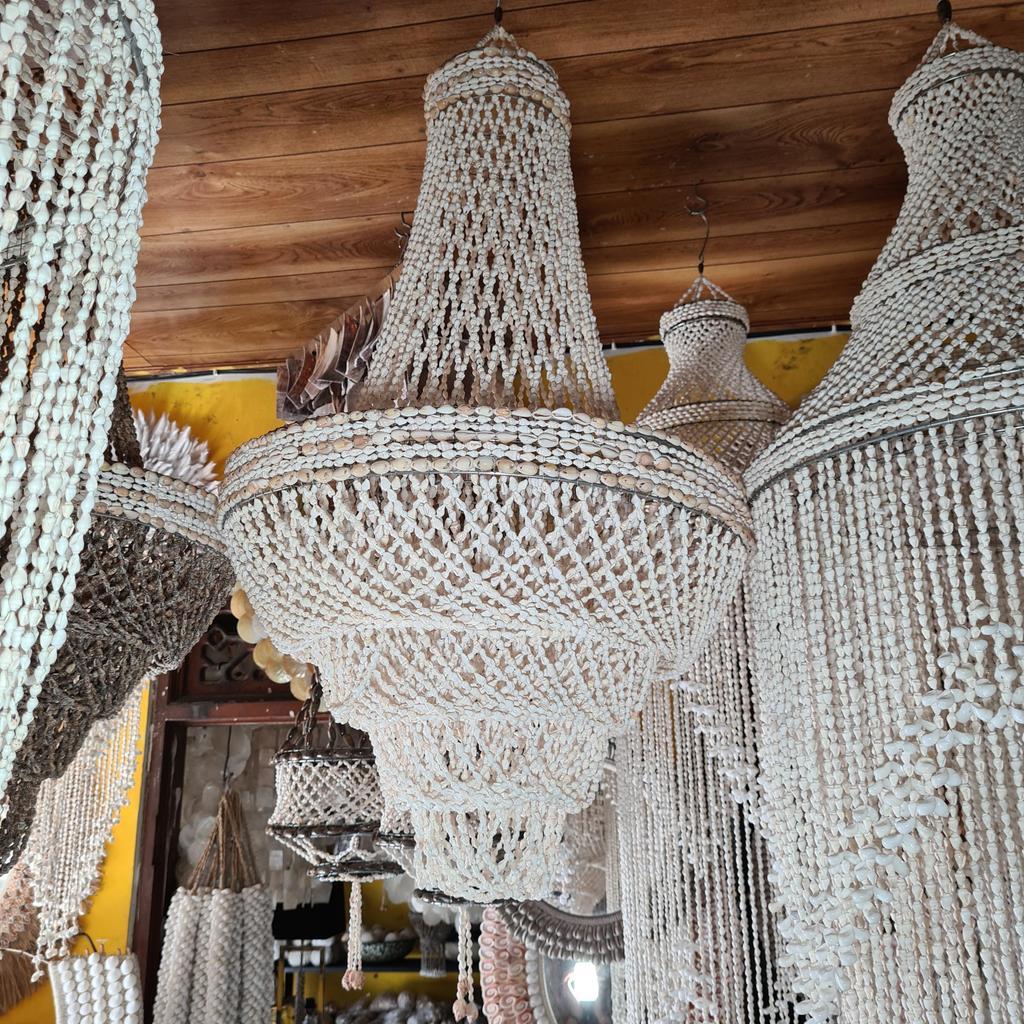 Люстра 16 Белые ракушки 50х95см