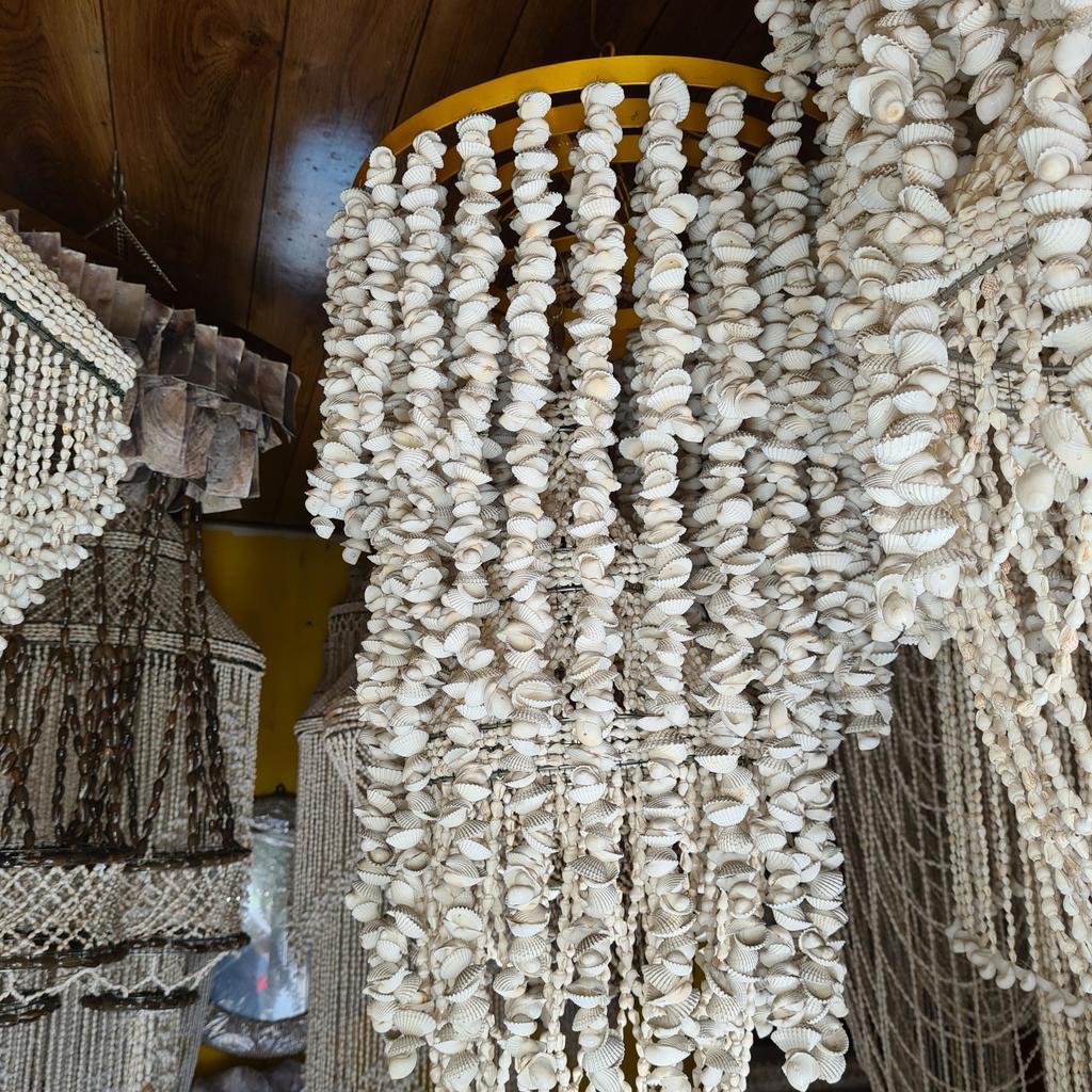 Люстра 19 Белые ракушки рельефные 40х60