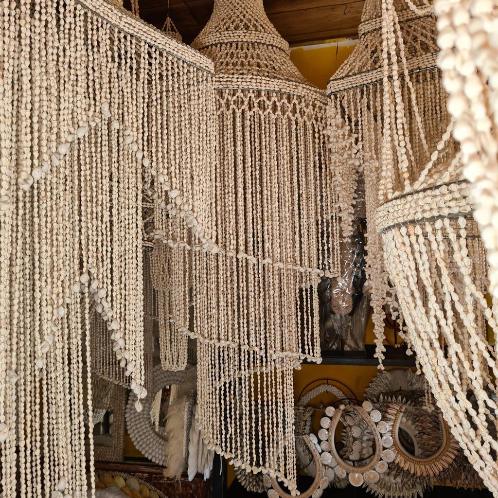 Люстра 34 Белые ракушки 50х140