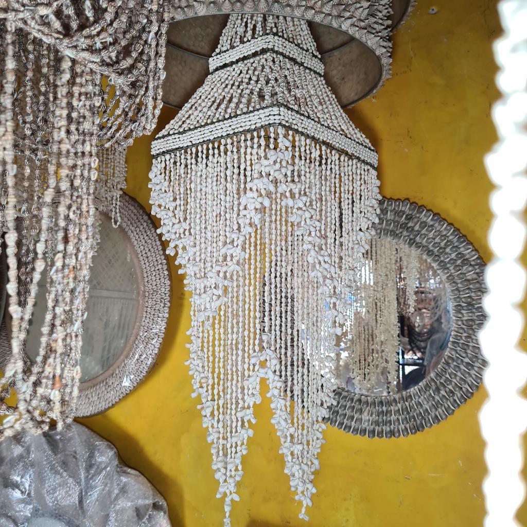 Люстра 38 Белые ракушки 30х30х115