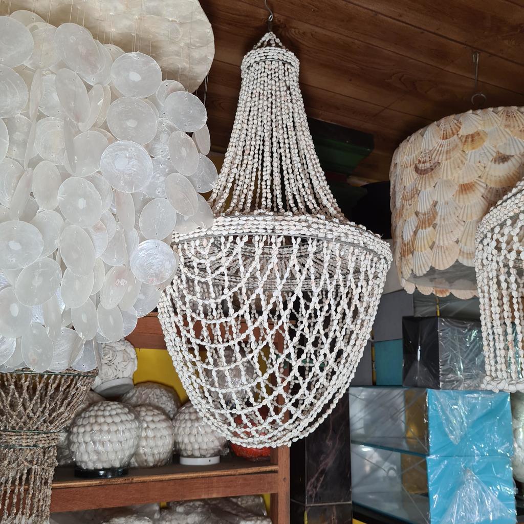 Люстра 40 белые ракушки 40х75