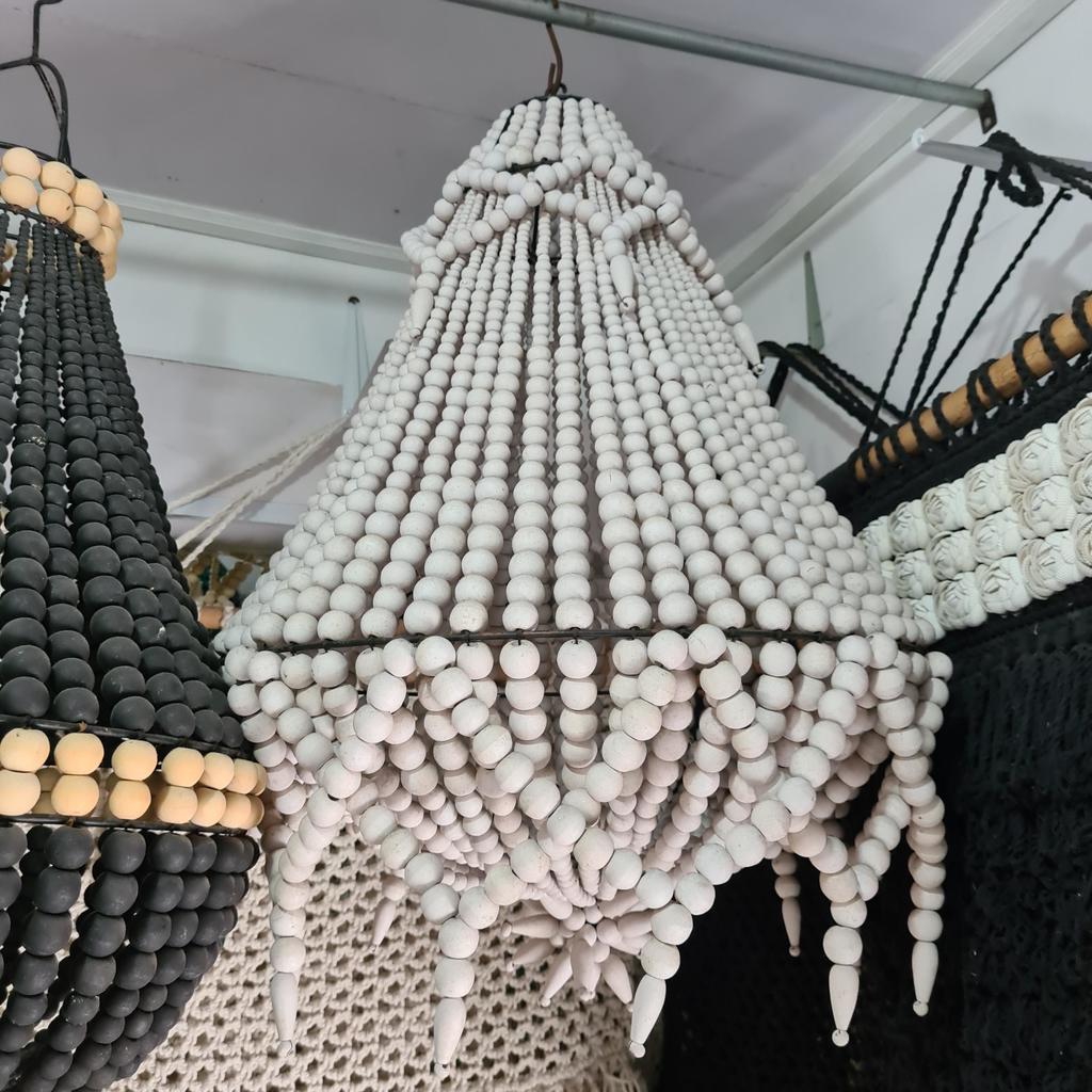 Люстра из деревянных шариков 4 Белая Д50