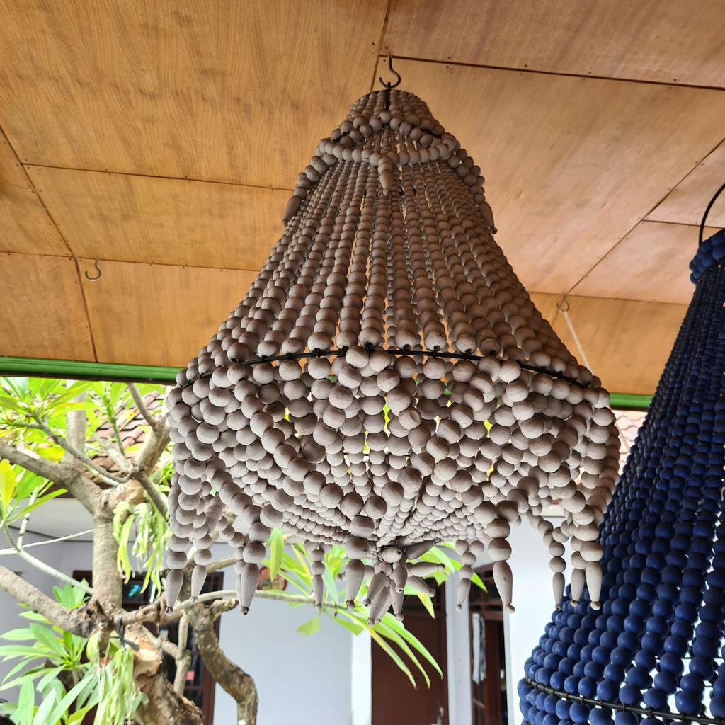 Люстра из деревянных шариков 5 Серая Д50