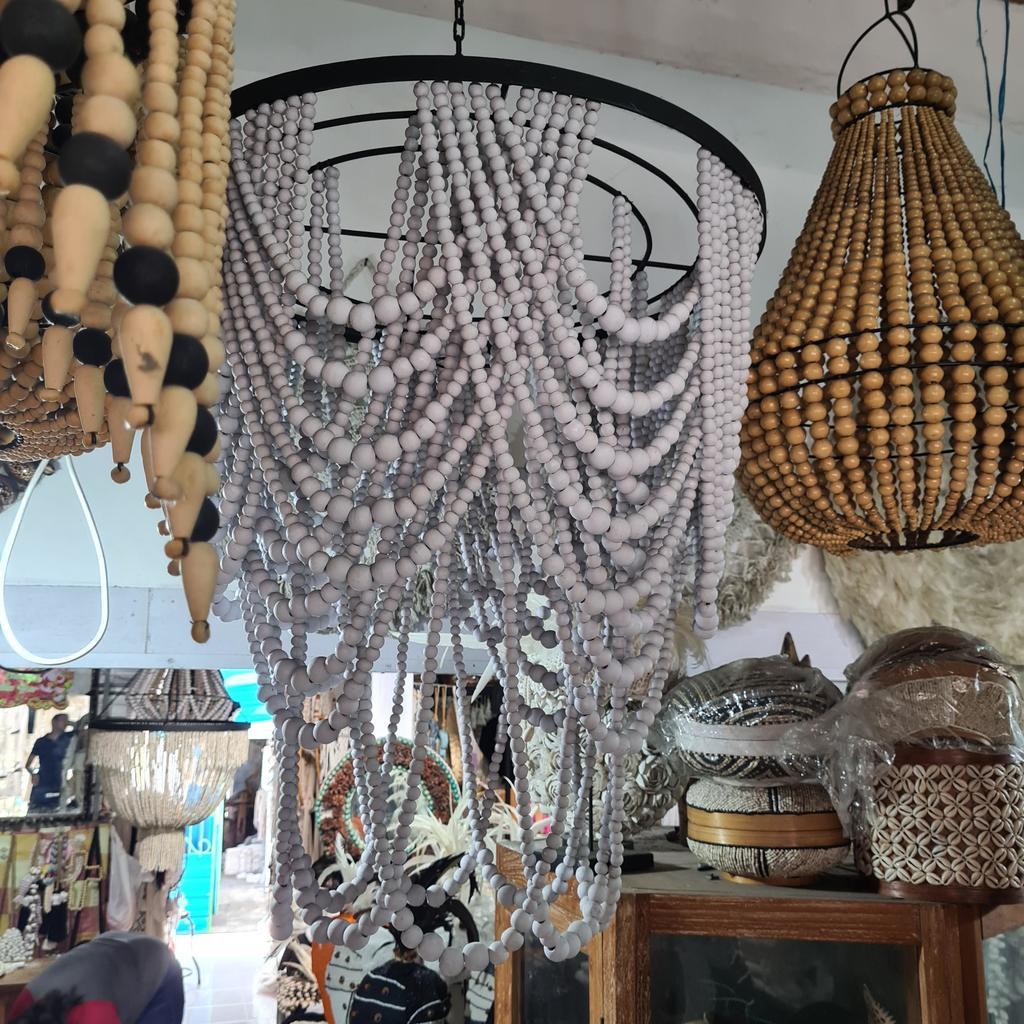 Люстра из деревянных шариков 8 Большая белая Д60