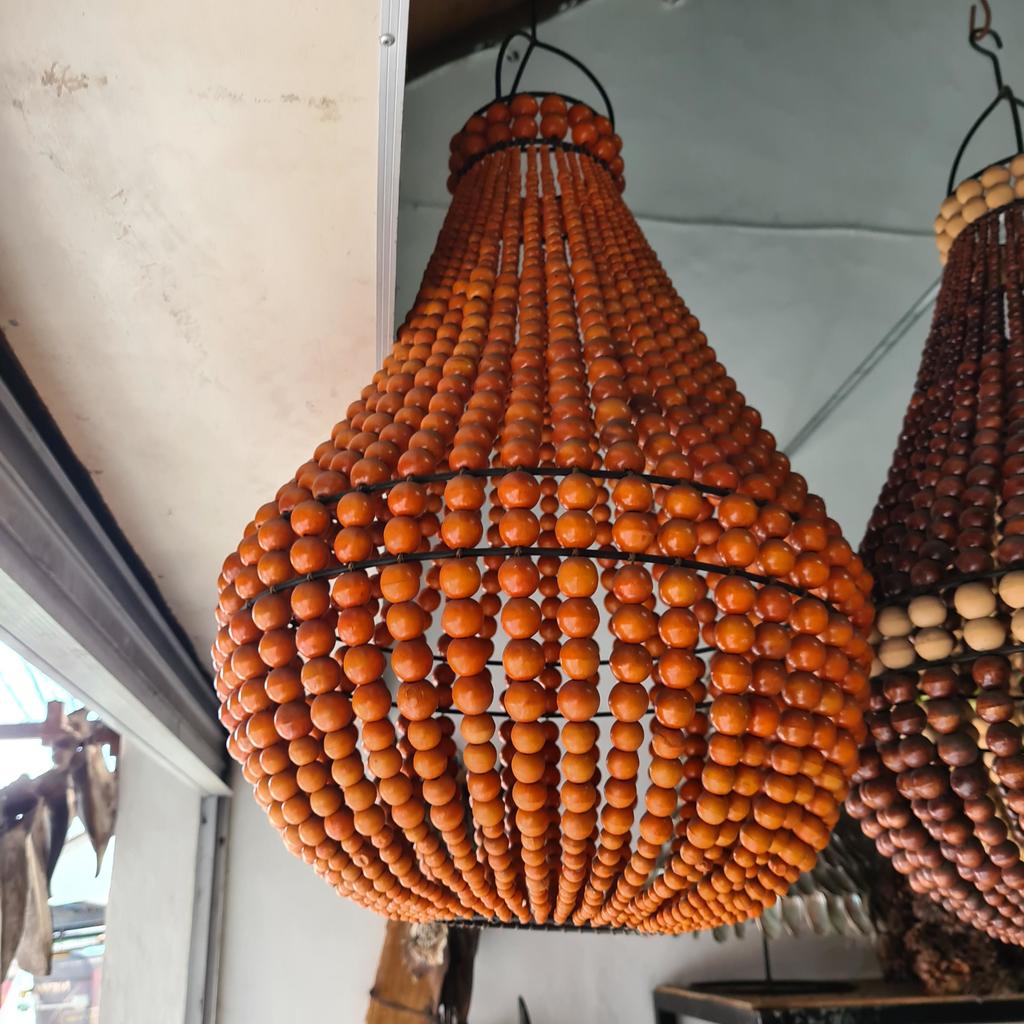 Люстра из деревянных шариков 12 Рыжая Д40