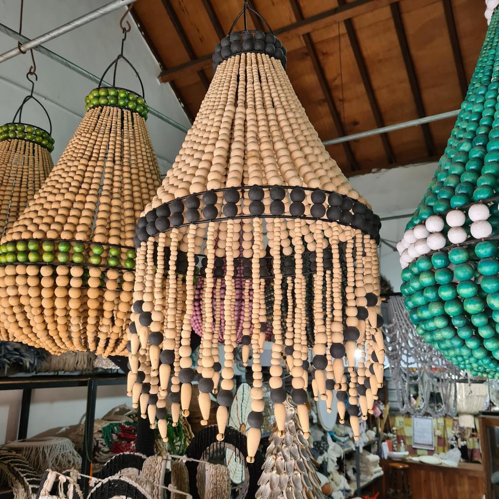 Люстра из деревянных шариков 13 Бежевая с черными полосами Д40