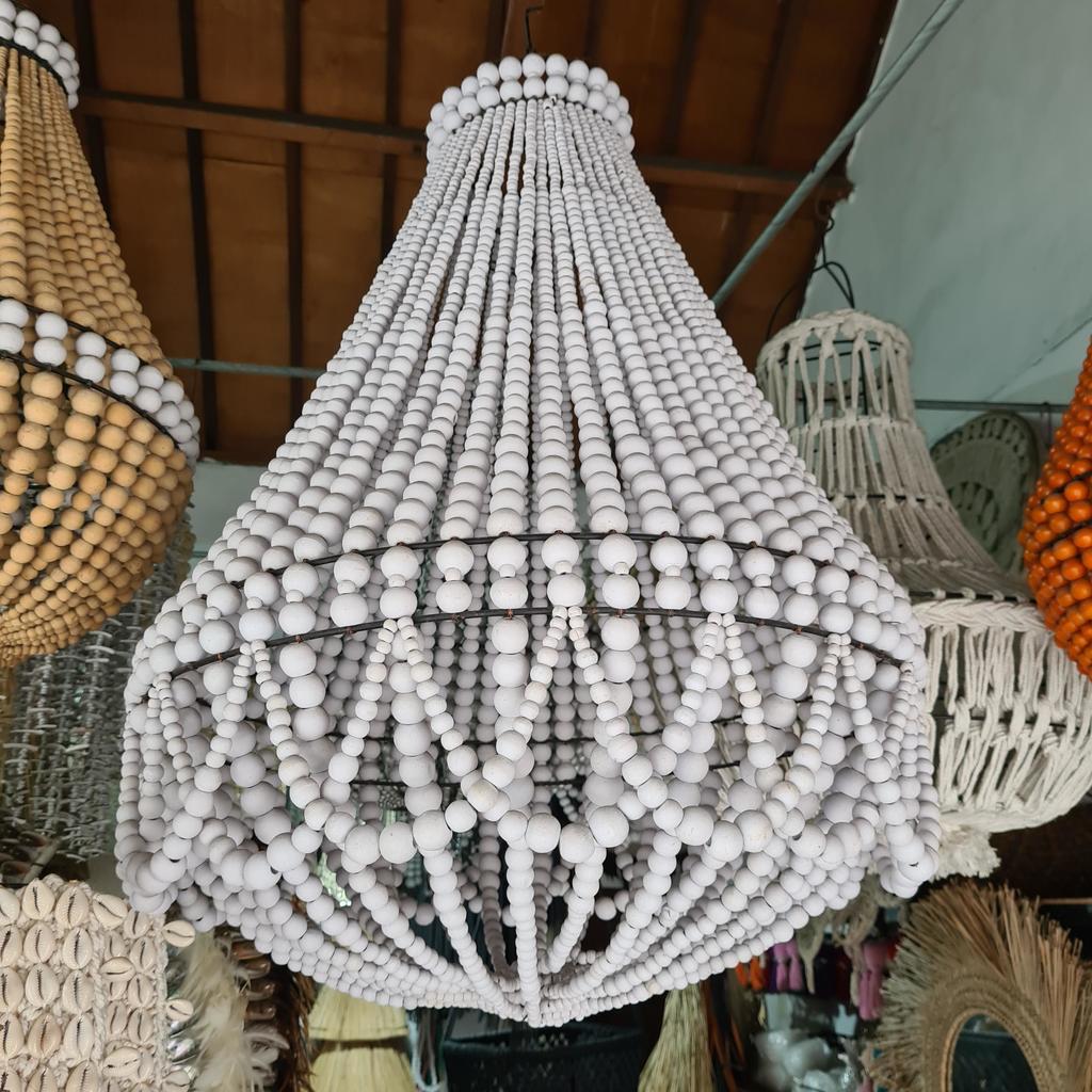 Люстра из деревянных шариков 14 Белая большая Д60