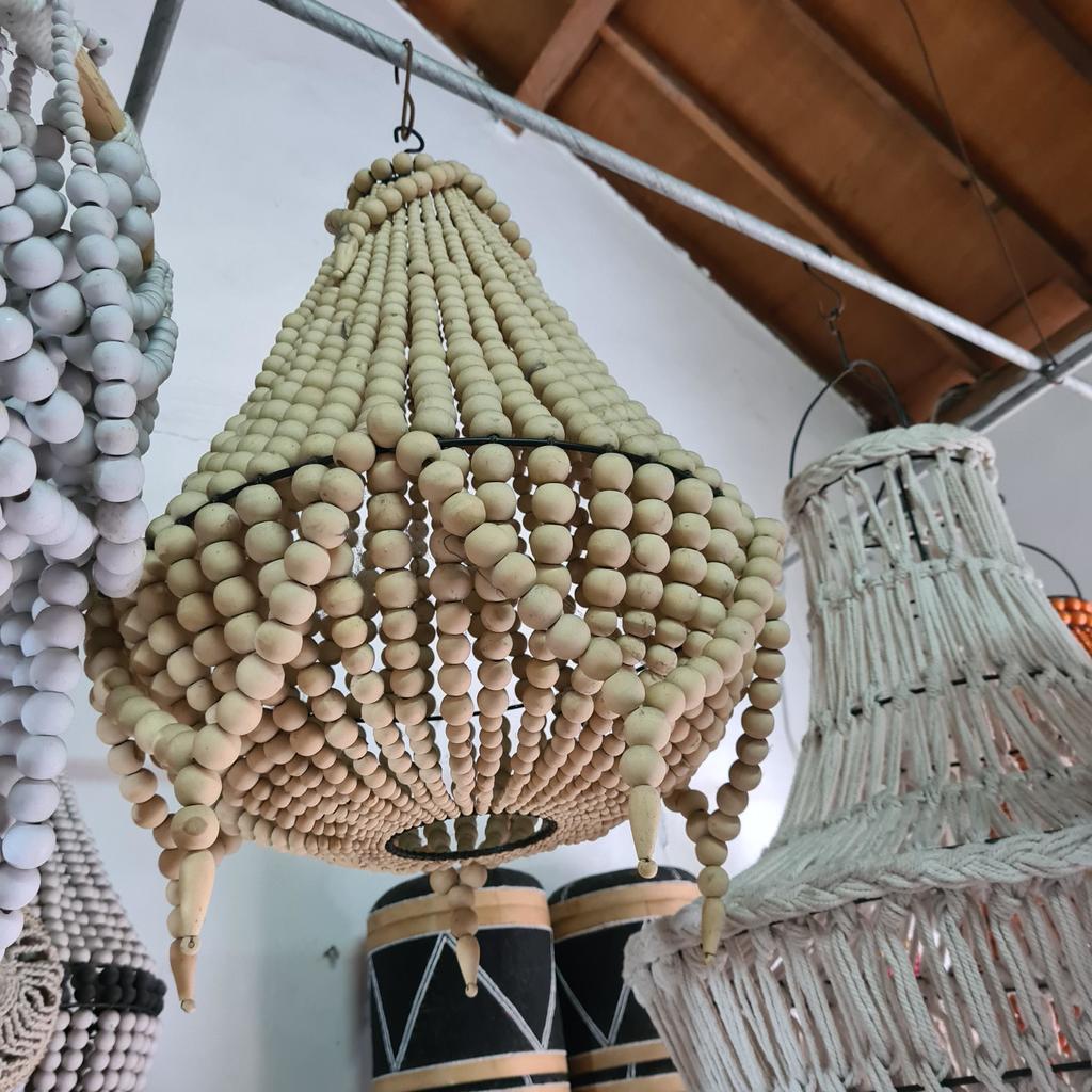 Люстра из деревянных шариков 16 Бежевая Д35
