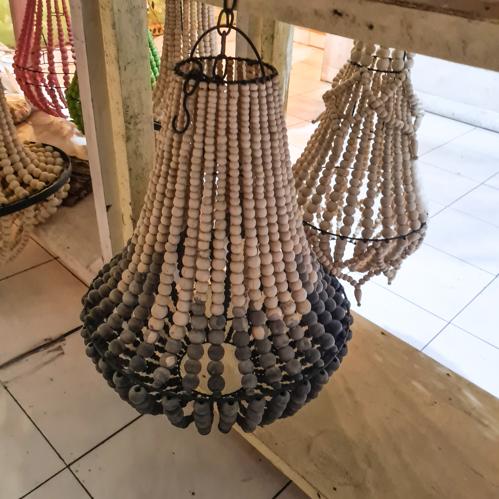 Люстра из деревянных шариков 24 Бежевая черная серая Градиент 30х50см