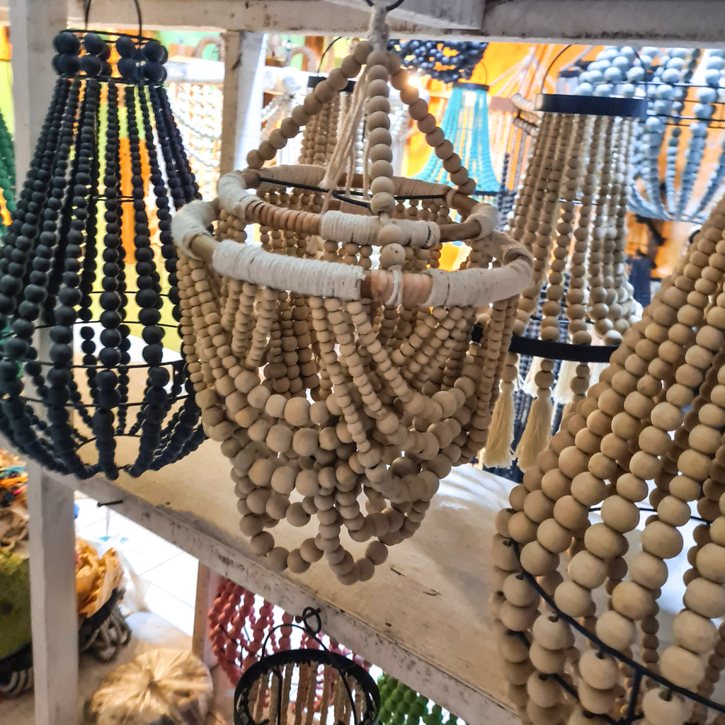 Люстра из деревянных шариков 25 Бежевая мелкая 30х55