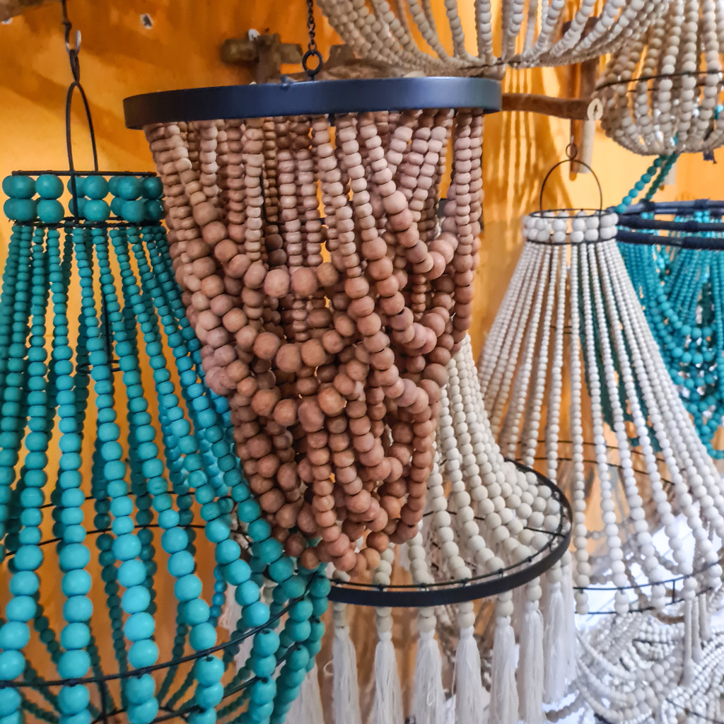 Люстра из деревянных шариков 26 Коричневая 30х50