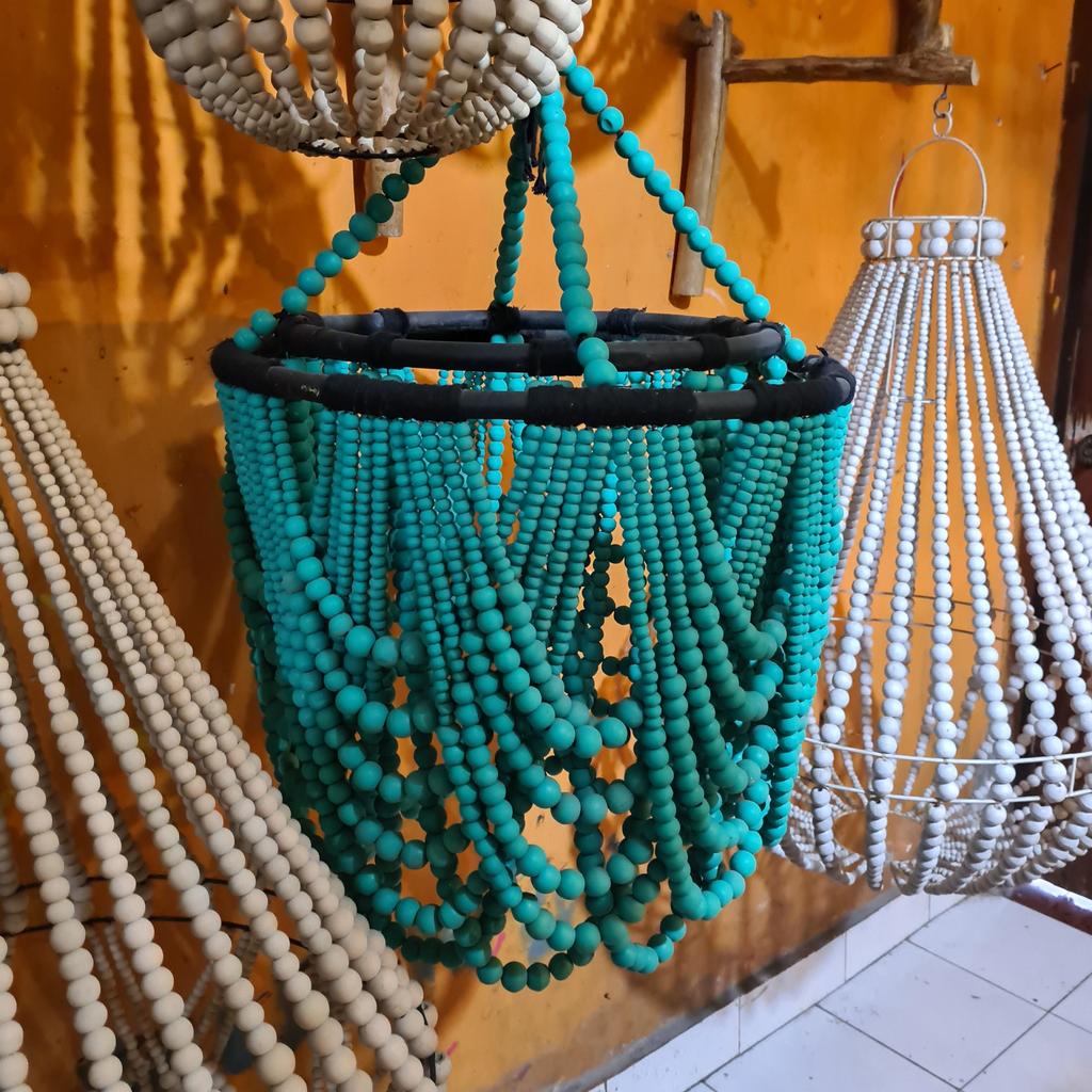 Люстра из деревянных шариков 27 Тифани 50х70