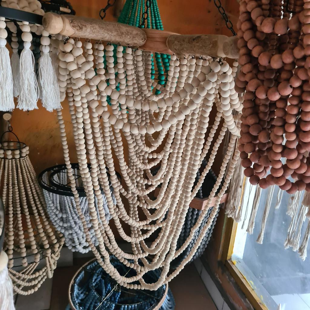 Люстра из деревянных шариков 34 Бежевая звезда 80х100