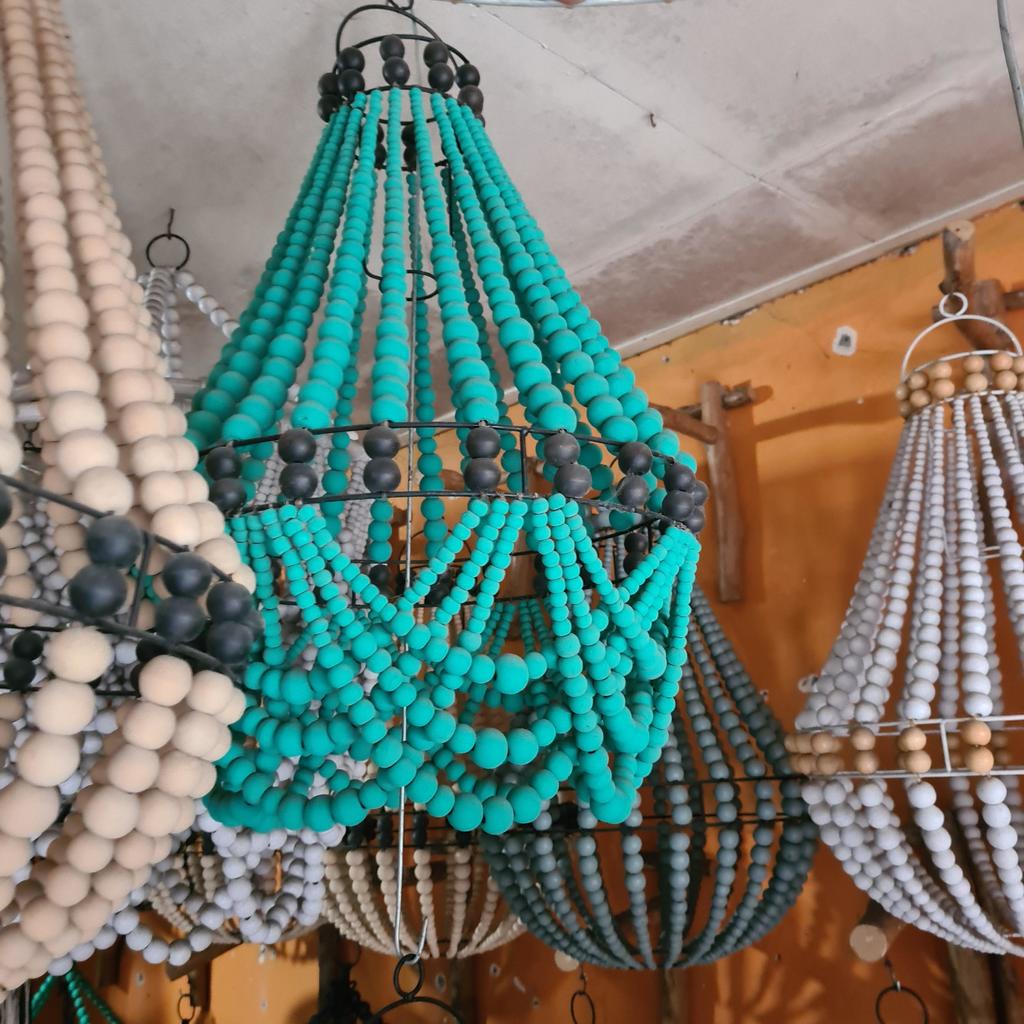 Люстра из деревянных шариков 35 Тифани с черной полосой 50х70