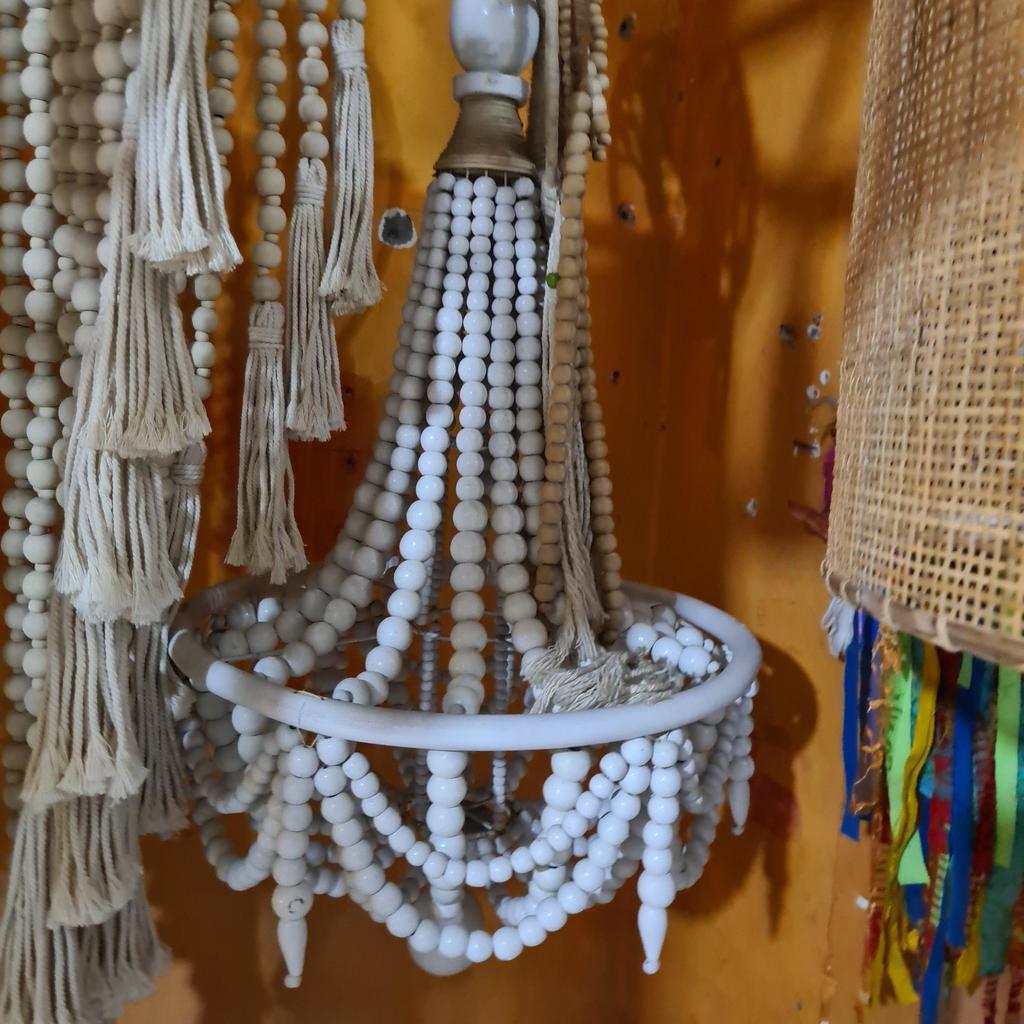 Люстра из деревянных шариков 40 Белая 50х65