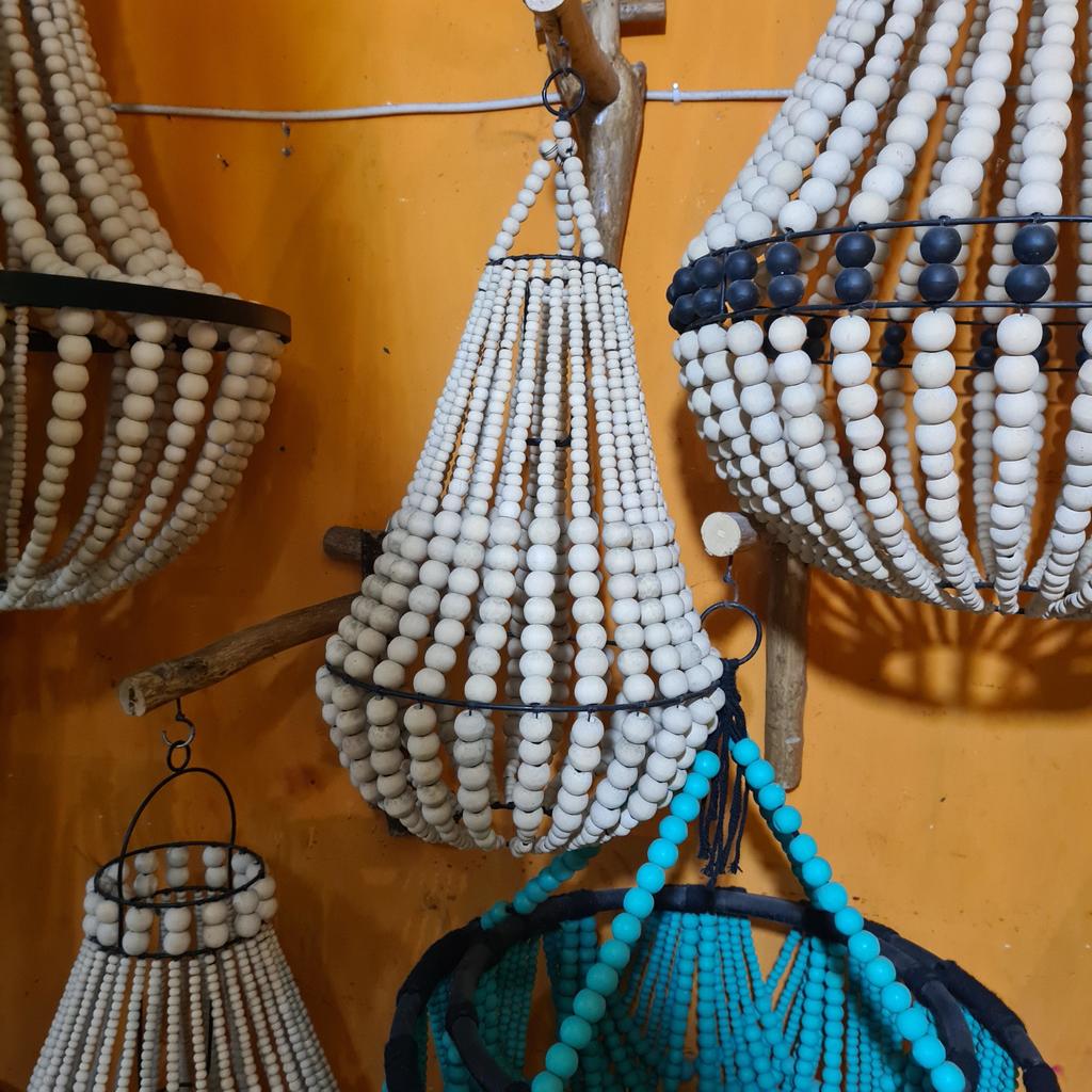 Люстра из деревянных шариков 48 Белая 30х50