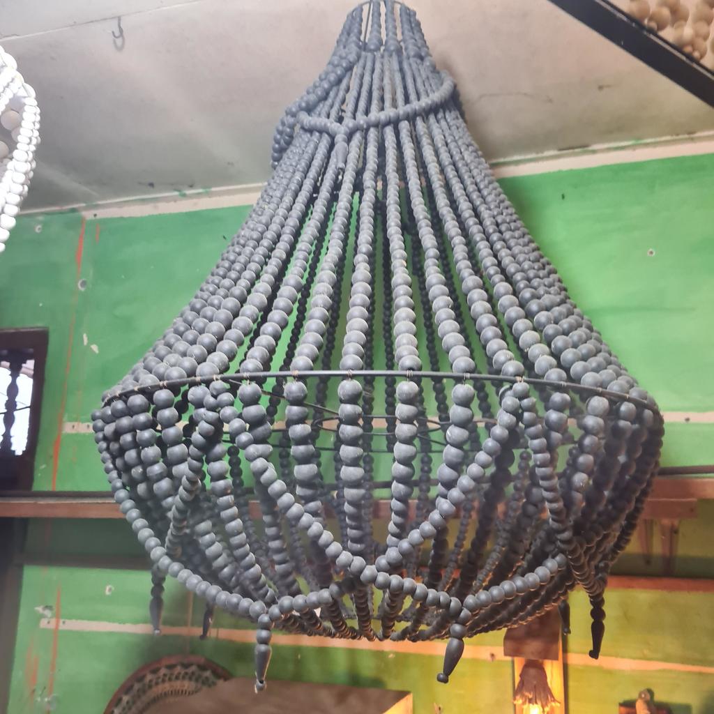 Люстра из деревянных шариков 51 Черная 80х100