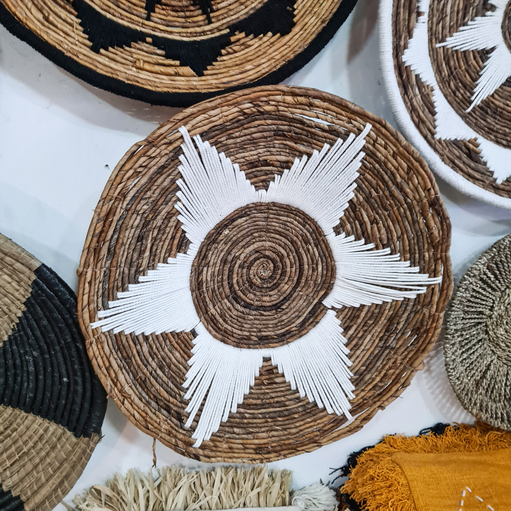 Панно на стену тарелка 6 (Банановый лист + макраме))