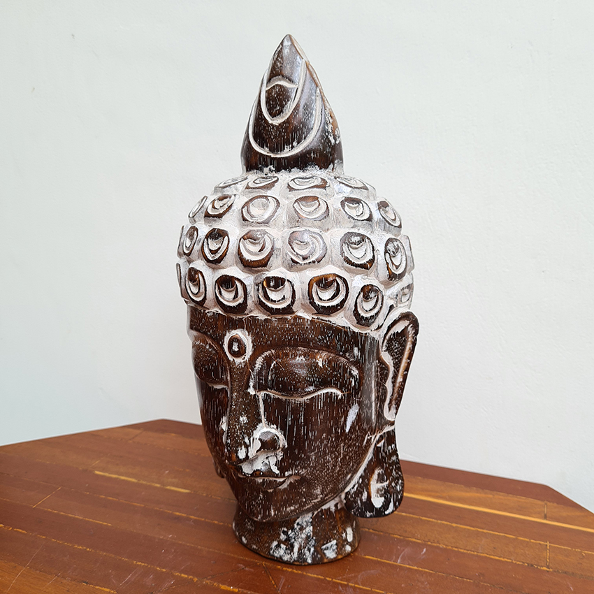 Голова Будды темная