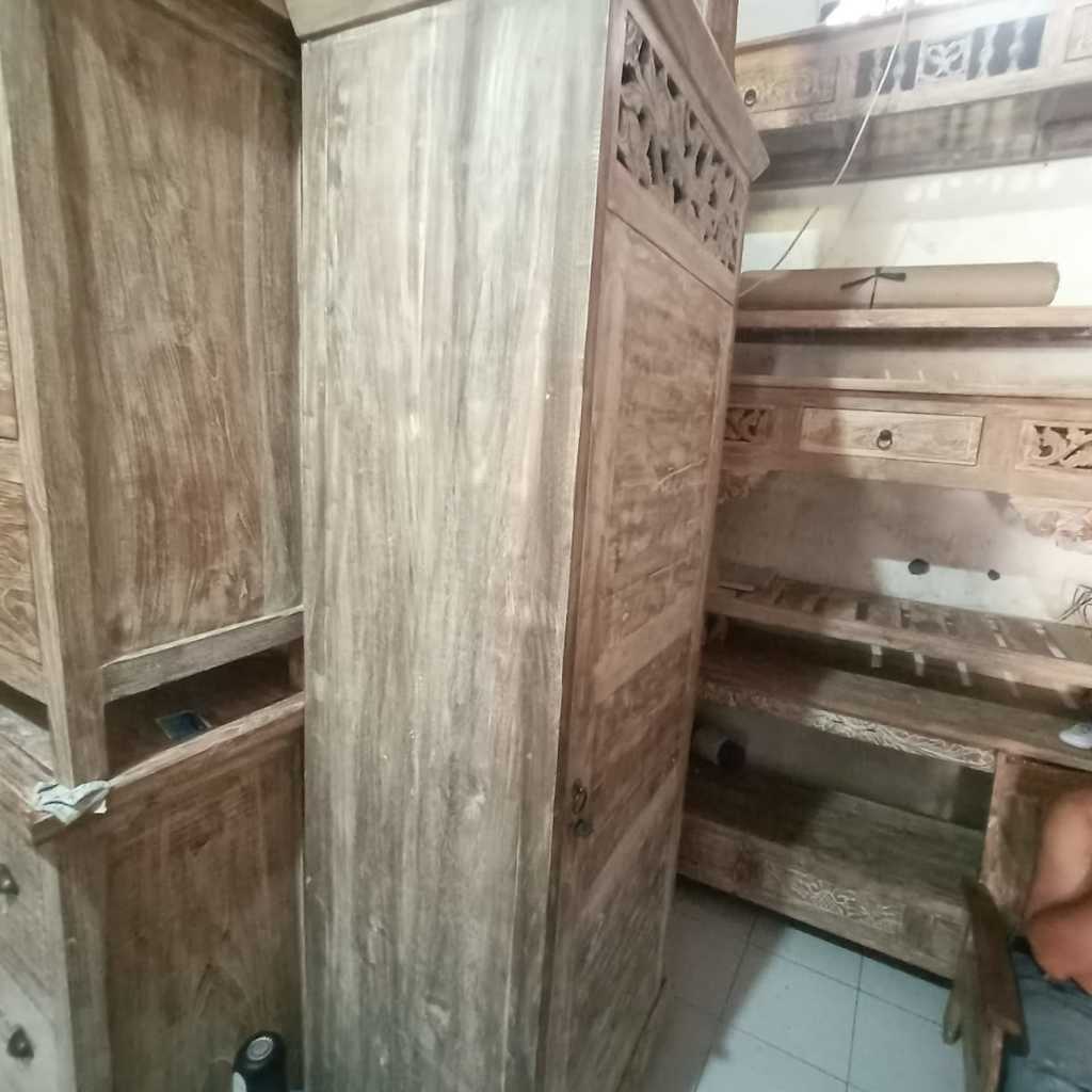 Шкаф высокий