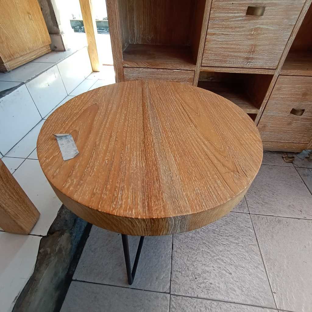 Столик круглый журнаяльный