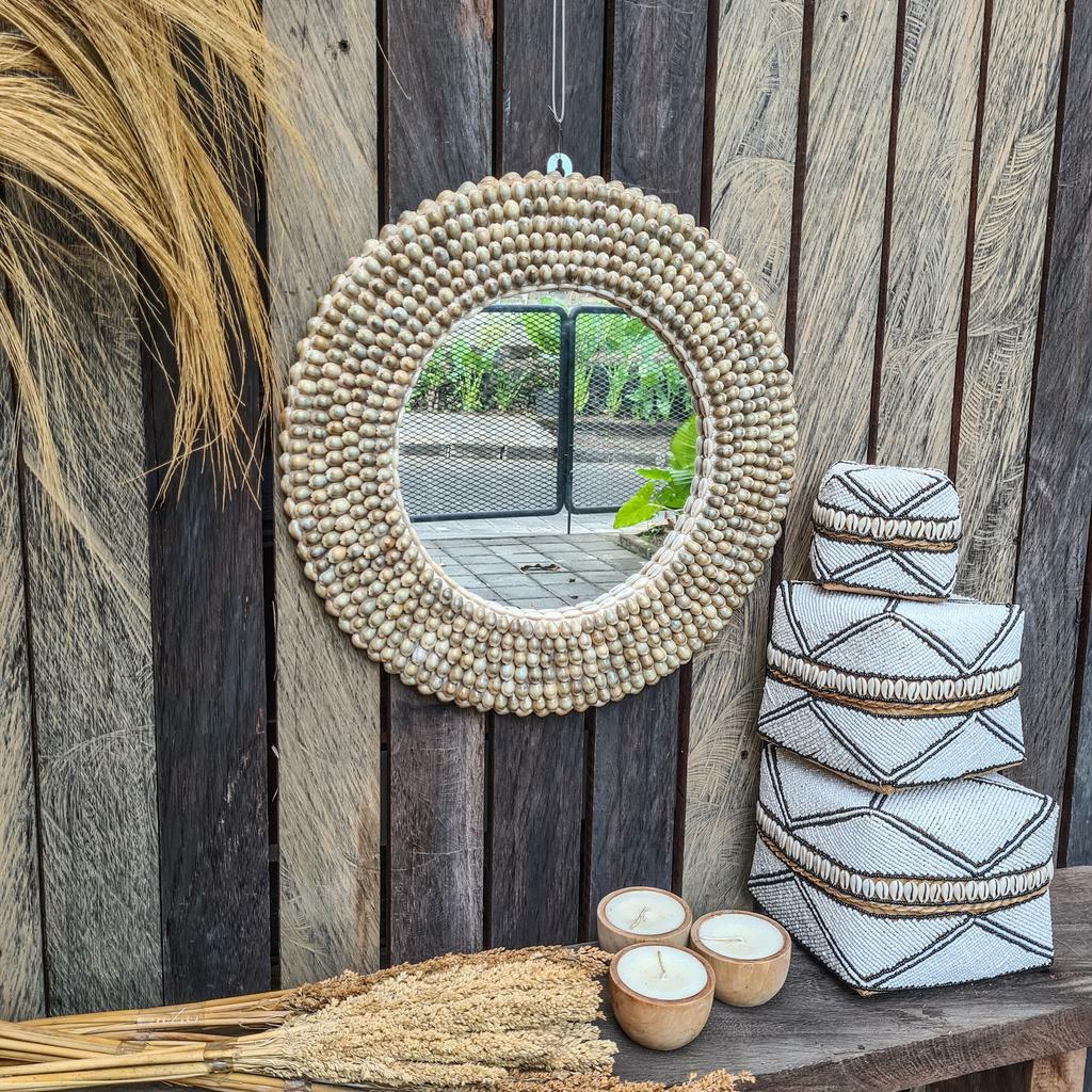 Зеркало с ракушками золотистое Д47см