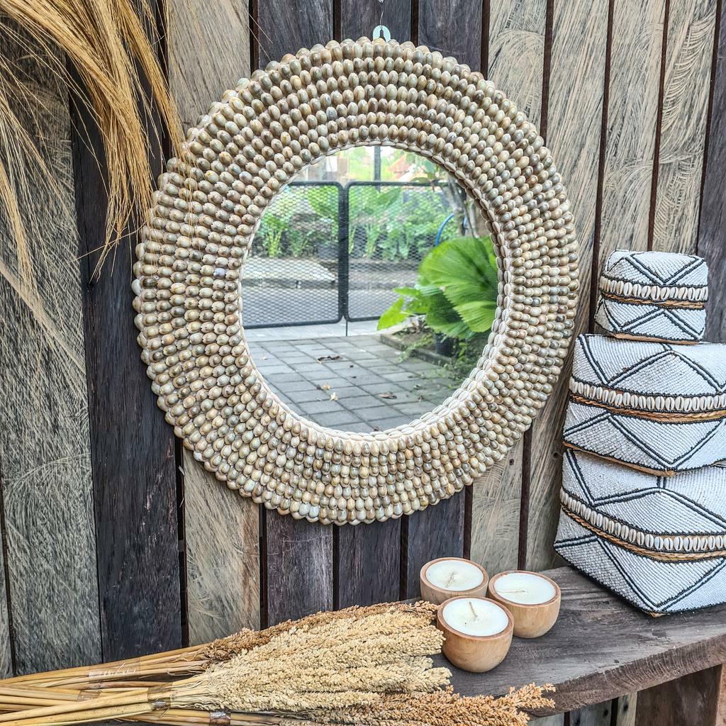 Зеркало с ракушками золотистое Д57см