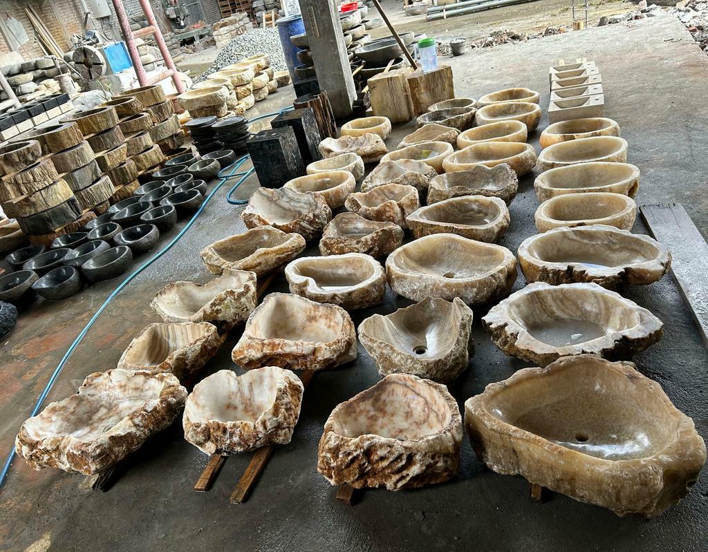 Раковины из Оникса