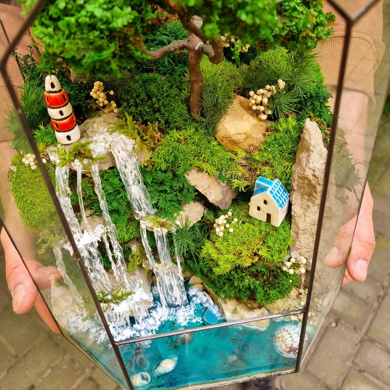 Тепличка с водопадом